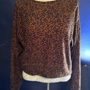 Vestique Brown Leopard Print Lightweight Sweater/ knit top – Size Large